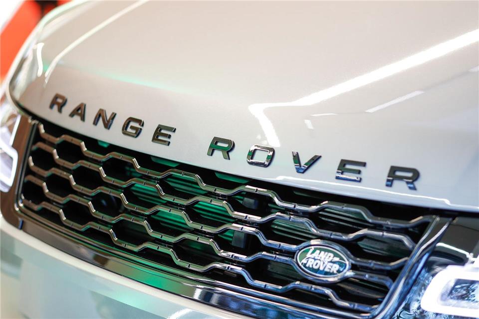Der britische Autobauer Jaguar Land Rover muss wegen einer Cybertattacke schwere Störungen bei Produktion und Verkauf hinnehmen. Gerald Matzka/dpa-Zentralbild/dpa