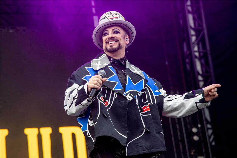 Der britische Popstar Boy George soll beim diesjährigen Eurovision Song Contest (ESC) auftreten. (Archivbild)Amy Harris/Invision via AP/dpa