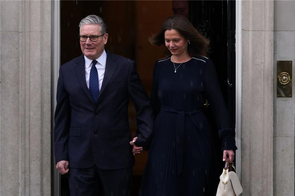 Der britische Premier macht sich auf den Weg zur „King’s Speech“.Alberto Pezzali/AP/dpa