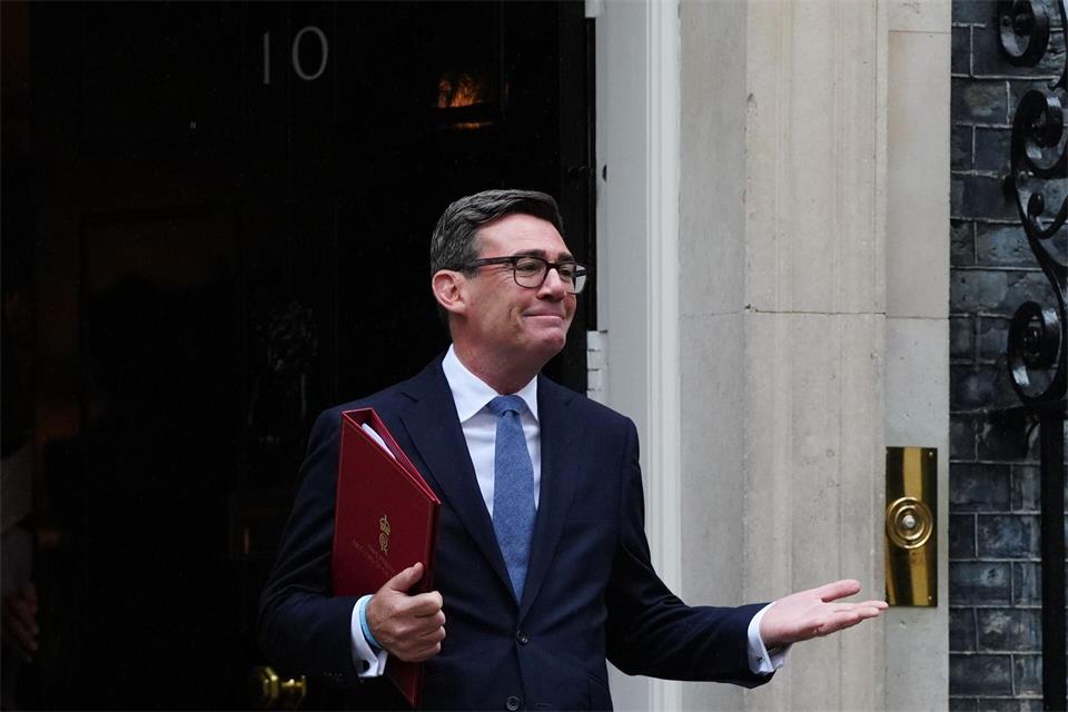 Der britische Premierminister ist selbst großer Fußballfan. (Archivbild)Stefan Rousseau/PA Wire/dpa