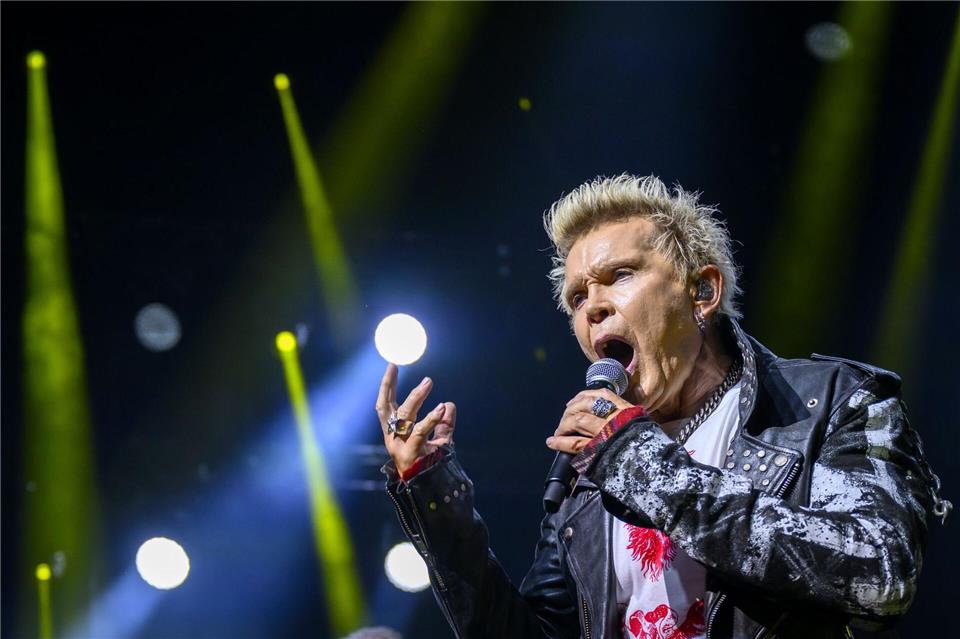 Der britische Rocksänger Billy Idol soll bei den diesjährigen American Music Awards für sein Lebenswerk ausgezeichnet werden. (Archivbild)Laurent Gillieron/Keystone/dpa