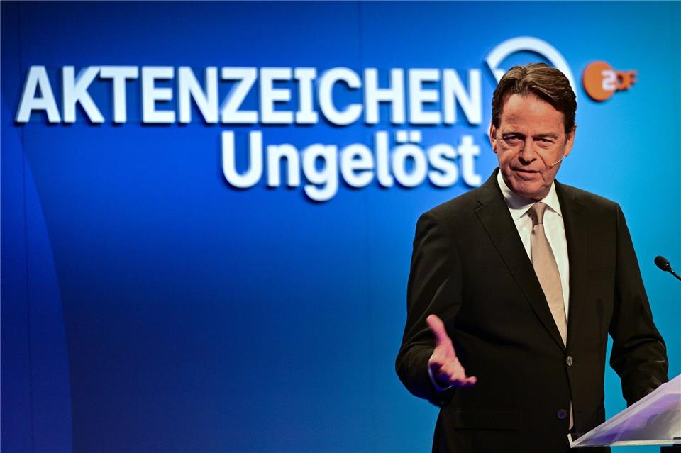 Der brutale Tod einer Essener Rentnerin wird Thema bei „Aktenzeichen XY... ungelöst“ mit Moderator Rudi Cerne. (Archivbild)Sebastian Gollnow/dpa