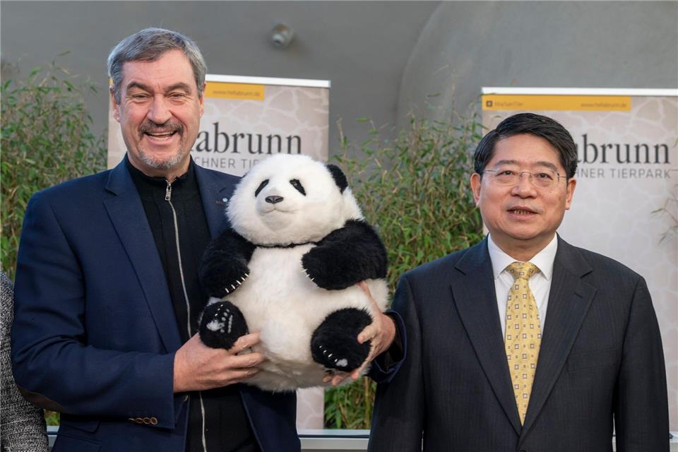 Der chinesische Botschafter Deng Hongbo spricht von einer Vertiefung der Beziehungen seines Landes zu Bayern.Peter Kneffel/dpa
