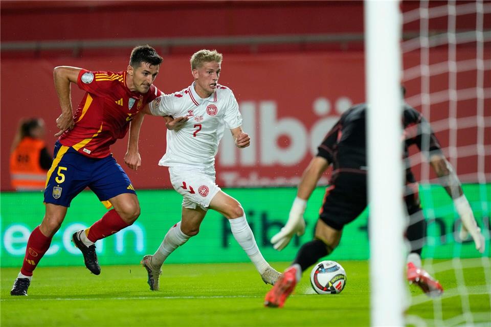 Der dänische Nationalspieler Albert Grönbaek wechselt zum Hamburger SV in die Bundesliga. (Archivbild)Jose Breton/AP/dpa