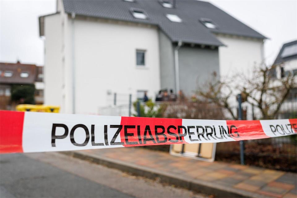 Der damals 40-Jährige schwebte nach dem Angriff in Lebensgefahr. (Archivbild)Daniel Karmann/dpa