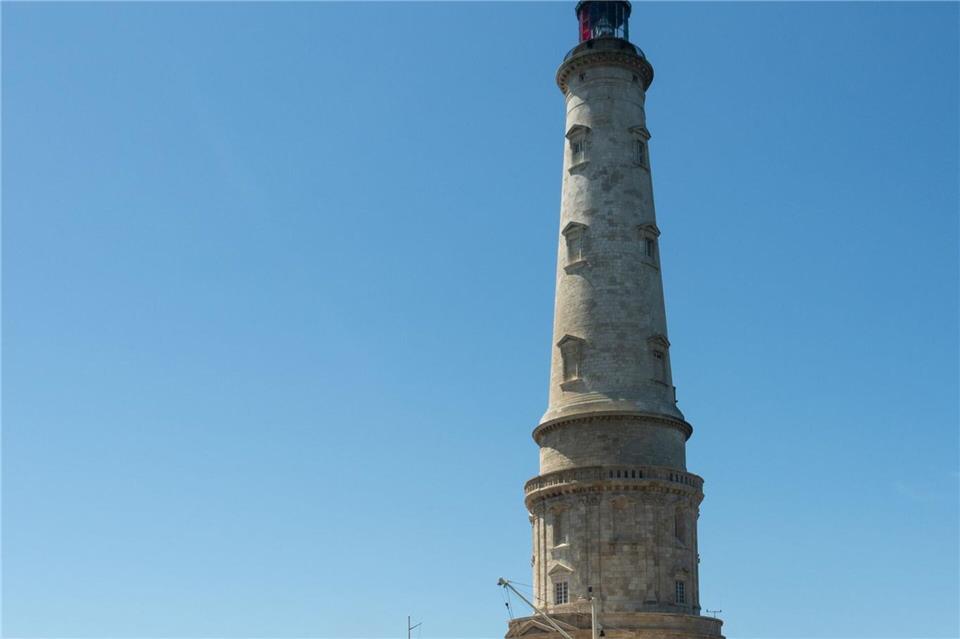 Der denkmalgeschützte Phare de Cordouan trägt Beinamen wie „König der Leuchttürme“ und „Versailles des Meeres“.Andreas Drouve/dpa-tmn