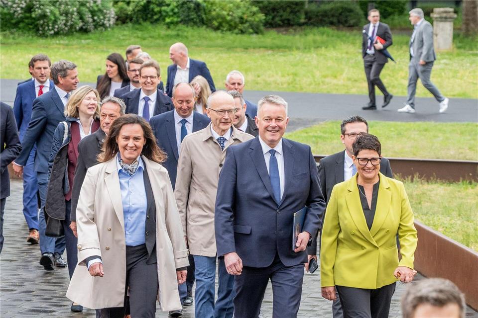 Der designierte Ministerpräsident Gordon Schnieder (CDU) stellt sein Team vor. Andreas Arnold/dpa