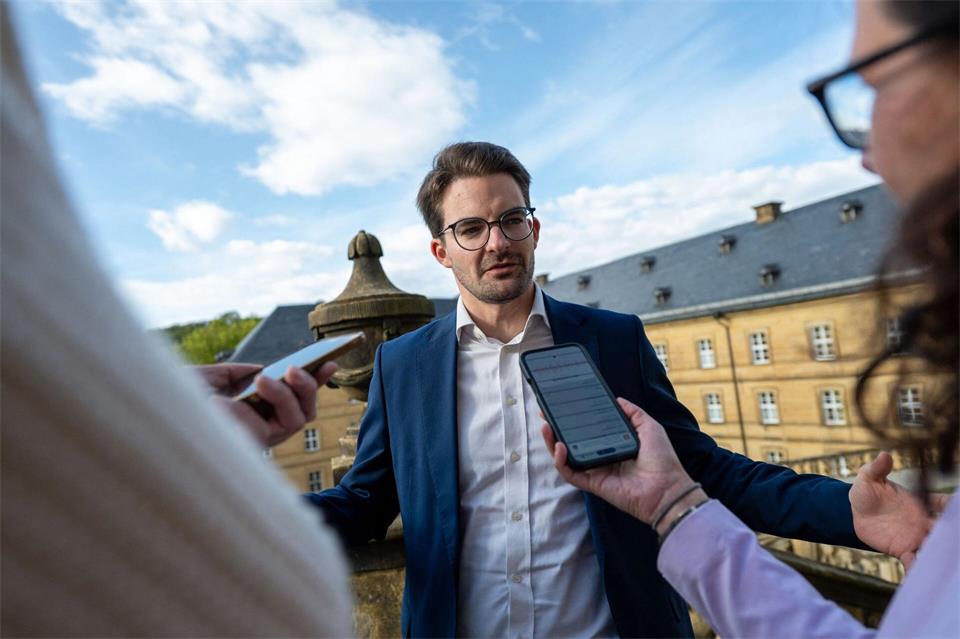 Der designierte neue Minister für Jugend und Demokratie, Manuel Knoll, hat eine Mammutaufgabe vor sich. (Archivbild)Pia Bayer/dpa