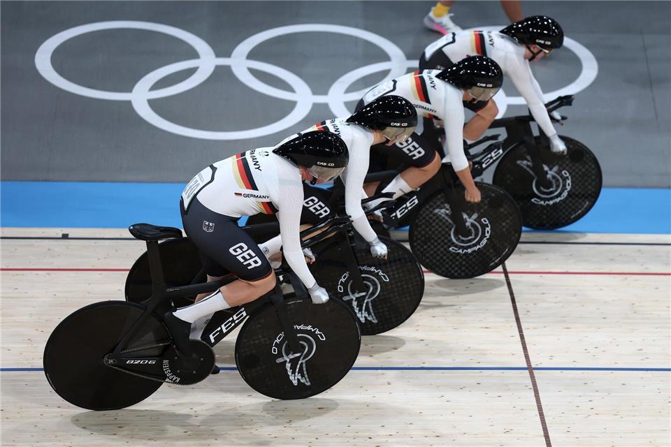 Der deutsche Frauen-Vierer ist auf Medaillenkurs.Jan Woitas/dpa