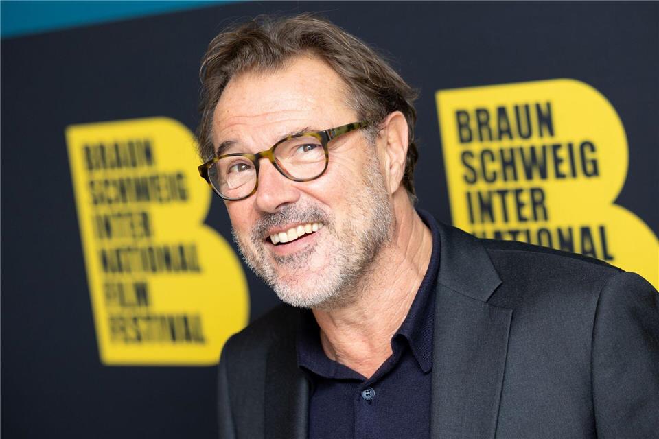 Der deutsche Schauspieler Sebastian Koch hat seine Rolle in der niederländischen Serie „Máxima“ sehr gemocht.Moritz Frankenberg/dpa