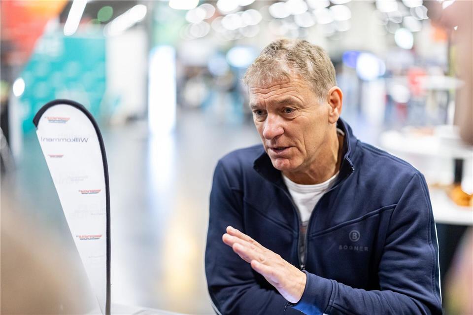 Von Erfolgsteam zu Sorgenkindern? Alpine unter Olympia-Druck Der deutsche Ski-Boss Wolfgang Maier macht seinen Sportlern vor der Olympia-Saison eine klare Ansage.Daniel Karmann/dpa