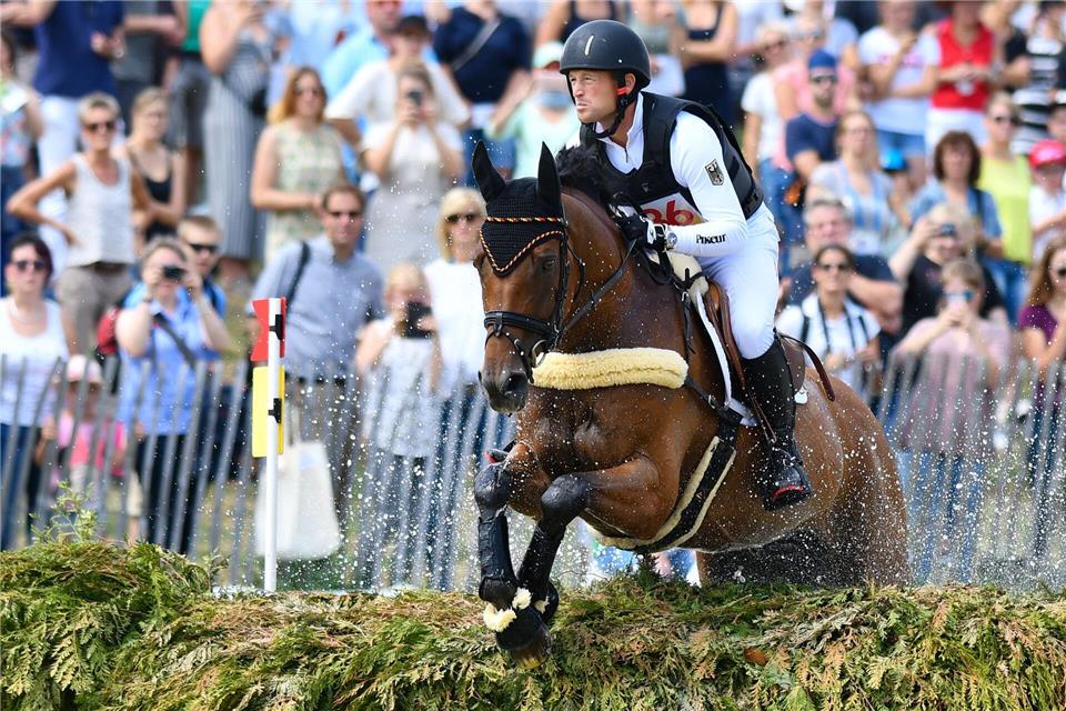 Der deutsche Vielseitigkeitsreiter Michael Jung auf dem Pferd Sam. (Archivbild)picture alliance / Uwe Anspach/dpa