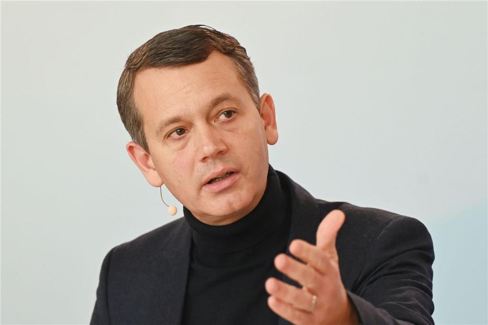 Der dm-Chef spricht sich „für eine inhaltlich sachliche und tiefgründige Auseinandersetzung“ aus. (Archivbild) Uli Deck/dpa