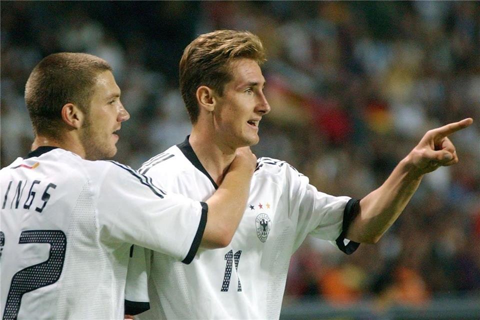 Der dreifache Miroslav Klose (r) beim höchsten deutschen WM-Sieg. (Archivbild) picture alliance / dpa