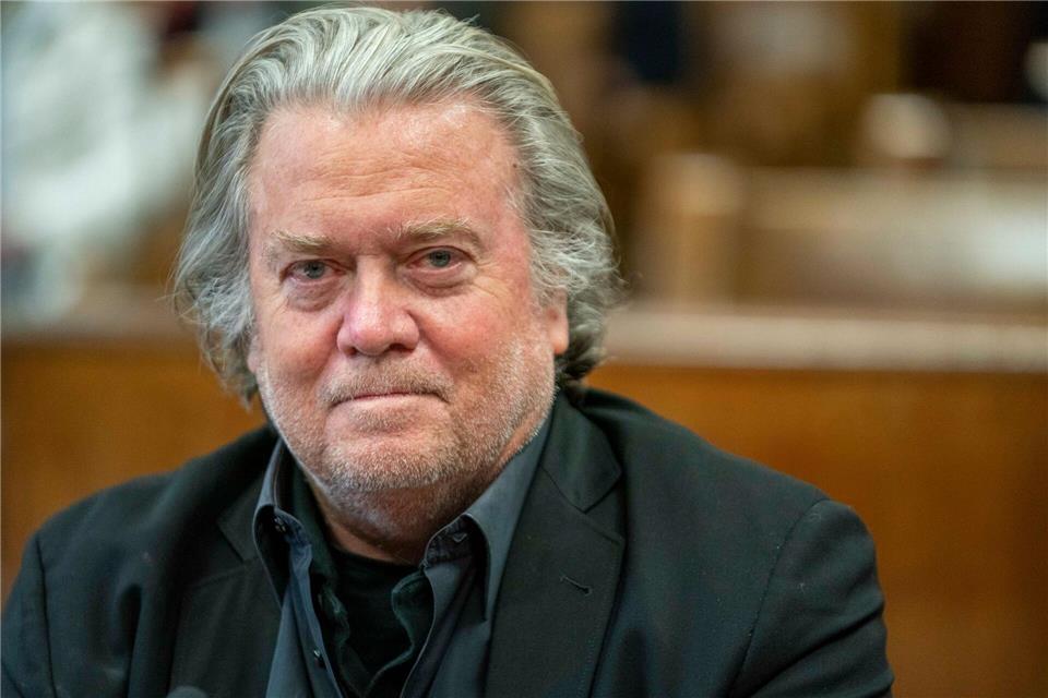 Bannon deutet Plan für dritte Trump-Amtszeit an Der ehemalige Chefstratege Donald Trumps hat einen Plan für eine dritte Amtszeit des US-Präsidenten angekündigt. (Archivbild)Steven Hirsch/Pool New York Post/AP/dpa