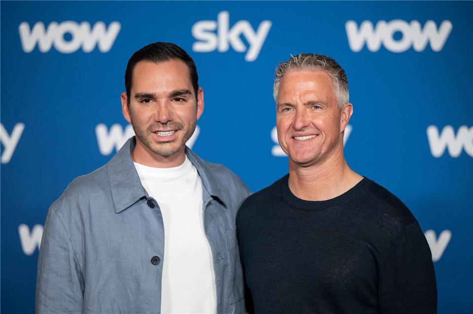 Der ehemalige Formel-1-Pilot Ralf Schumacher (50, rechts) und sein Partner Étienne Bousquet-Cassagne (36) heiraten und lassen sich dabei von der Kamera begleiten. Lukas Barth-Tuttas/dpa