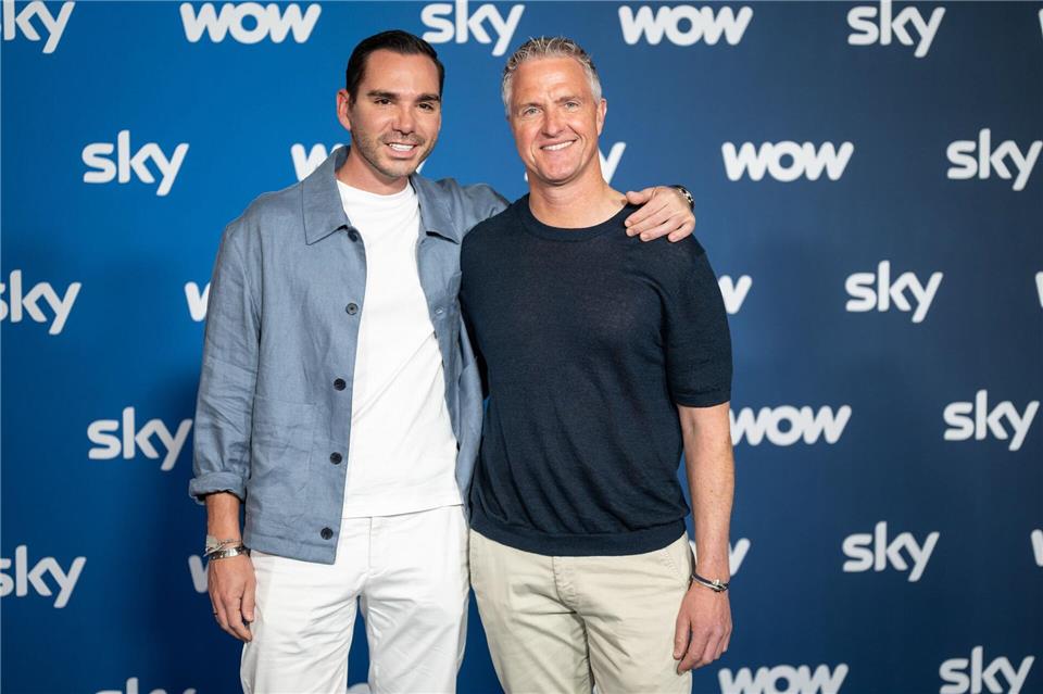 Der ehemalige Formel-1-Pilot Ralf Schumacher (50, rechts) und sein Partner Étienne Bousquet-Cassagne (36) heiraten und lassen sich dabei von der Kamera begleiten. Lukas Barth-Tuttas/dpa