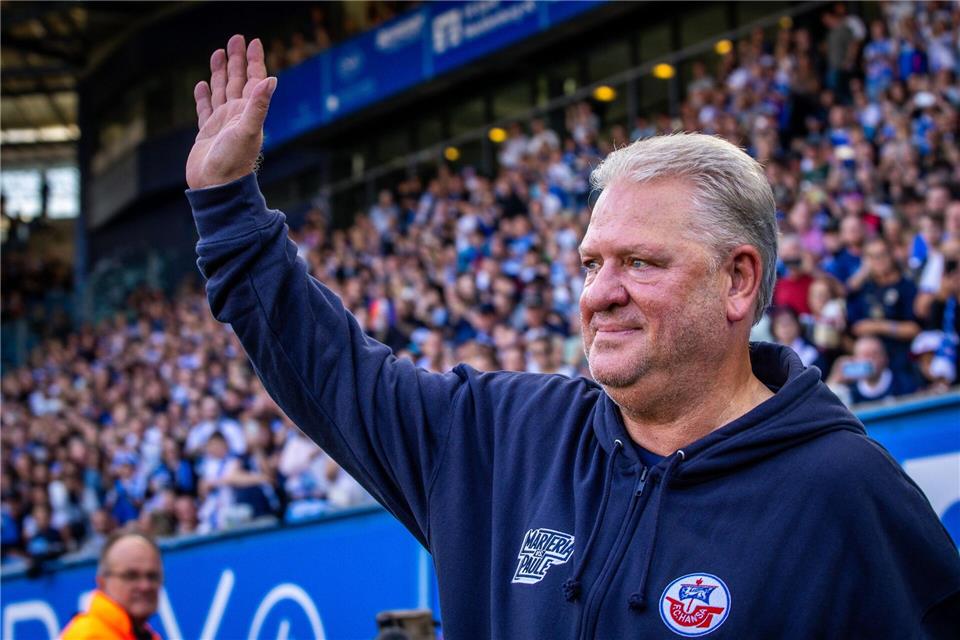 Der ehemalige Hansa-Trainer Frank Pagelsdorf beim Benefiz-Spiel in Rostock.Jens Büttner/dpa