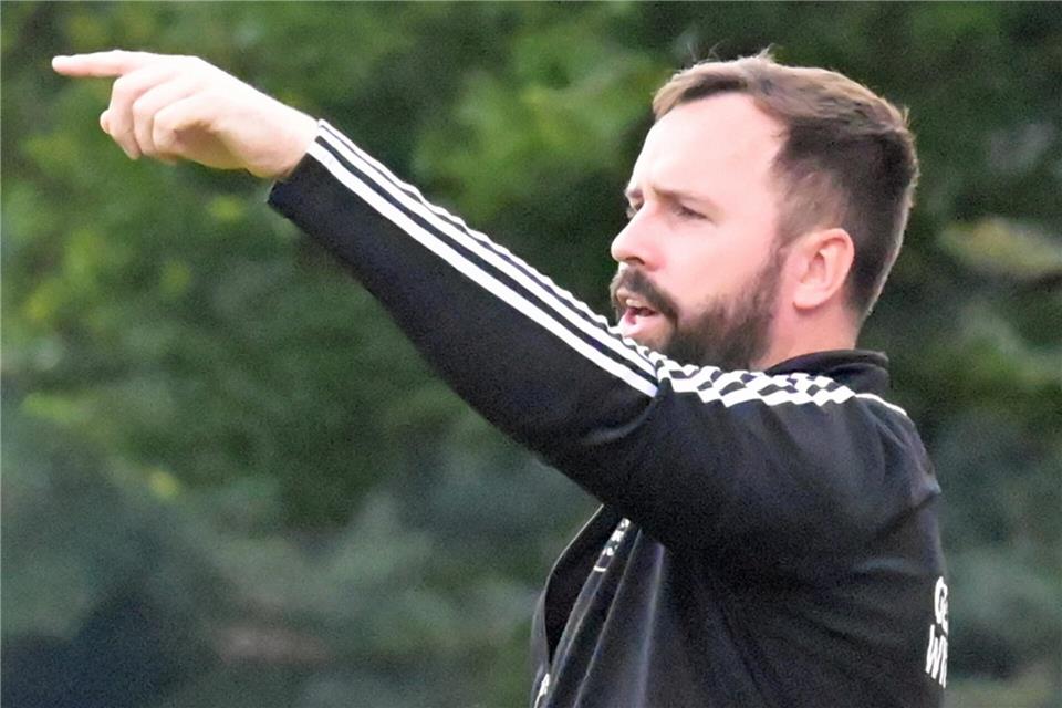 Der ehemalige Heidener Patrick Janert hat weiter das Kommando an der Seitenlinie des FC Oeding.