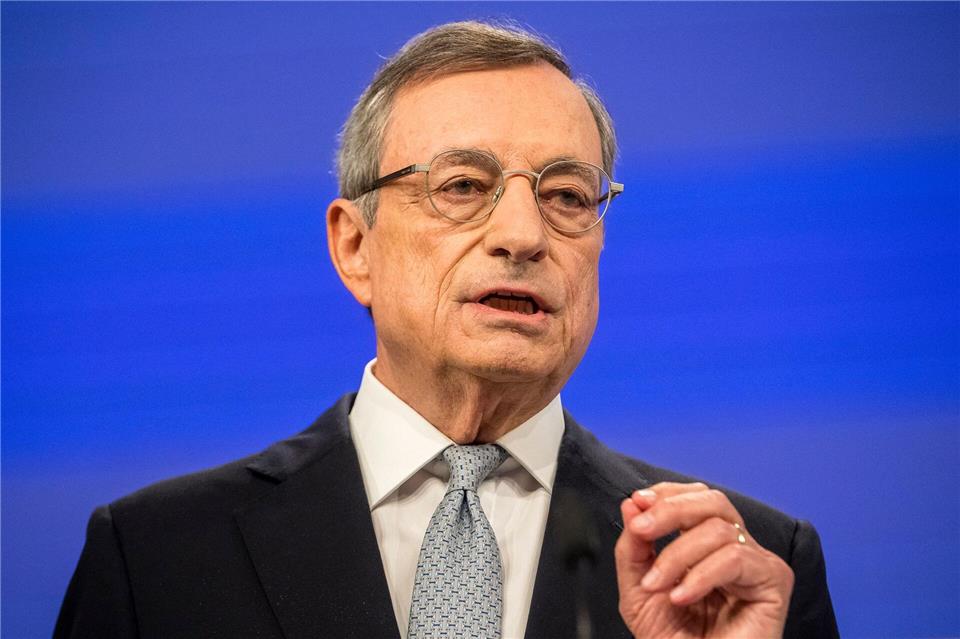 Der ehemalige Präsident der Europäischen Zentralbank und frühere italienische Ministerpräsident Mario Draghi wird dieses Jahr mit dem Karlspreis ausgezeichnet (Archivbild). Wiktor Dabkowski/ZUMA Press Wire/dpa