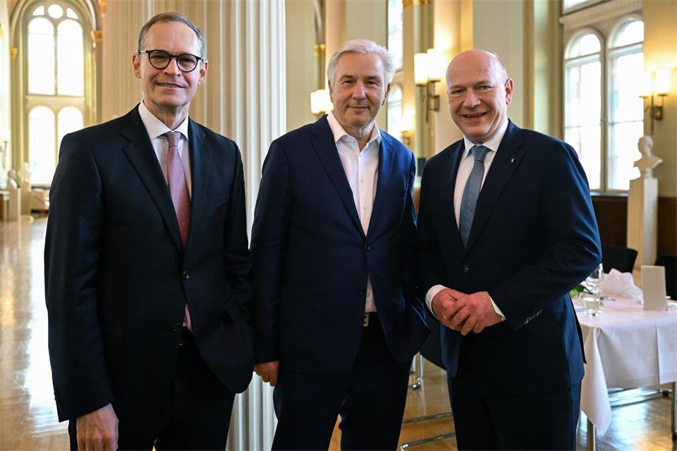 Der ehemalige Regierende Bürgermeister Müller sieht die Vereinbarung von Linken, Grünen und SPD in Berlin nur als Minimum für weitere Gespräche. (Archiv) Soeren Stache/dpa