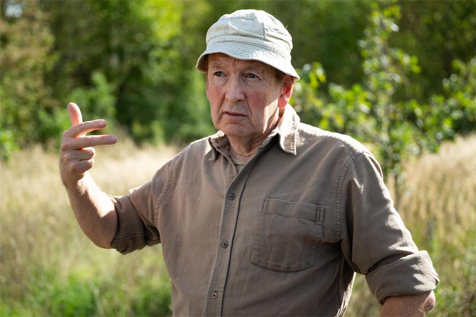Der ehemalige Revierförster Dieter Illhardt sieht einen unaufhaltsamen „Absterbeprozess“ an vielen Baumarten im Bleiwald in Reiskirchen-Ettingshausen.Florian Wiegand/dpa