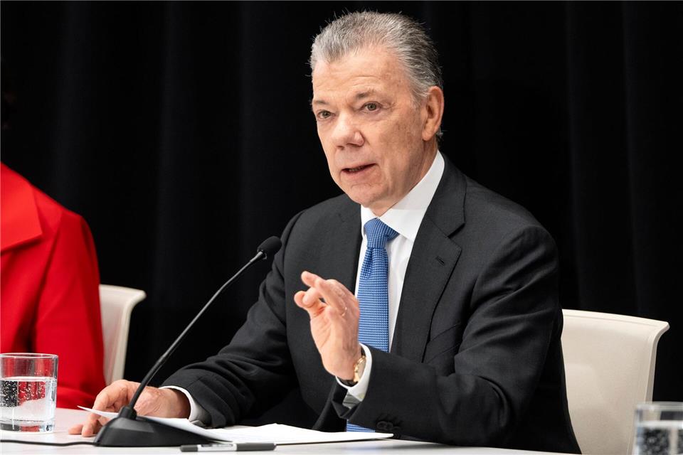 Der ehemalige kolumbianische Präsident und Friedensnobelpreisträger Juan Manuel Santos warnte vor verschiedenen existenziellen Bedrohungen.Mark Schiefelbein/AP/dpa