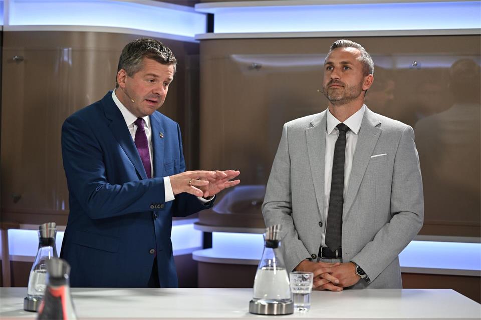Der eine will Regierungschef bleiben, der andere will es werden: Sven Schulze und Ulrich Siegmund. (Archivbild)Hendrik Schmidt/dpa pool/dpa