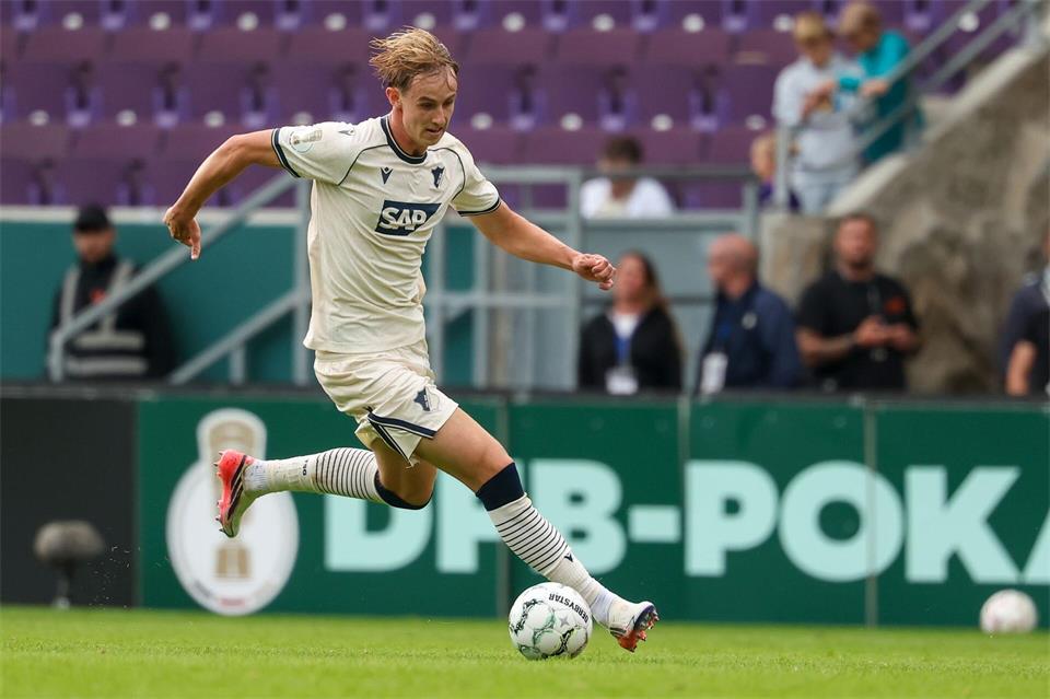 Der eingewechselte Max Moerstedt erzielt für Hoffenheim das 4:0. Jan Woitas/dpa