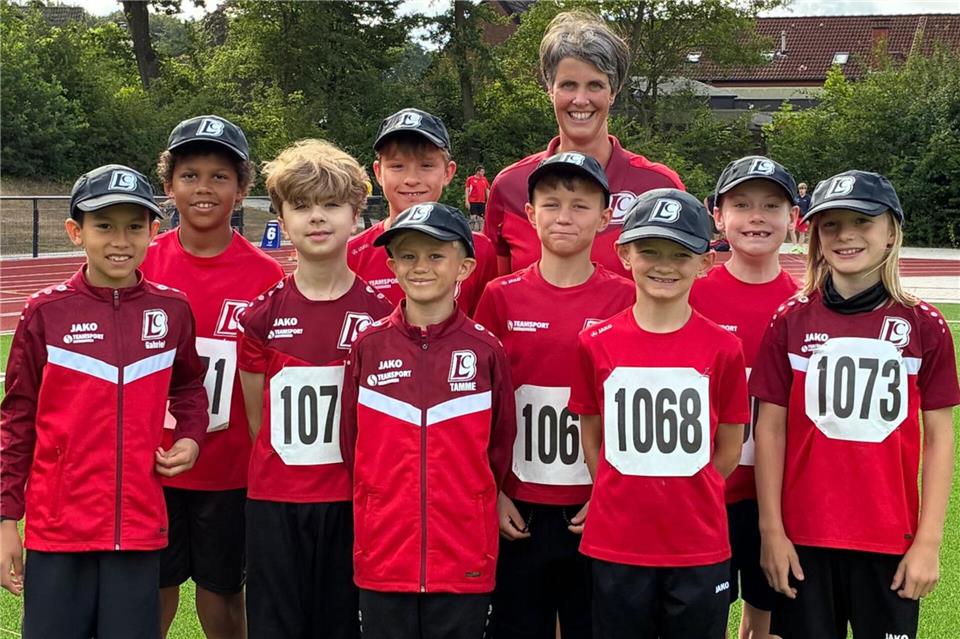 Der erfolgreiche Borkener Leichtathletik-Nachwuchs mit ihrer Trainerin Stefanie Nagel.