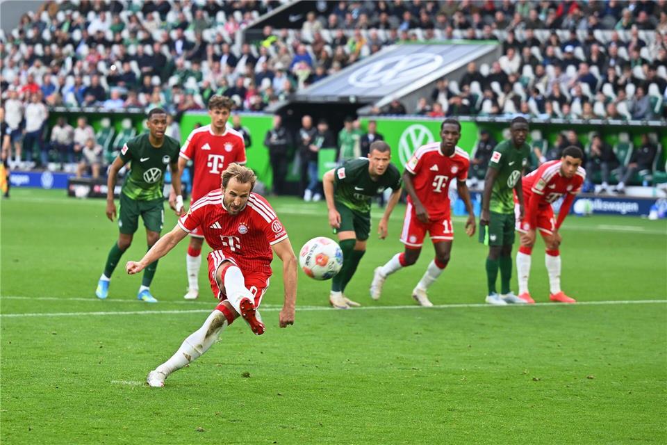 Der erste Elfmeter-Fehlschuss seiner Bundesliga-Karriere: Harry Kane im Spiel gegen den VfL Wolfsburg.Swen Pförtner/dpa