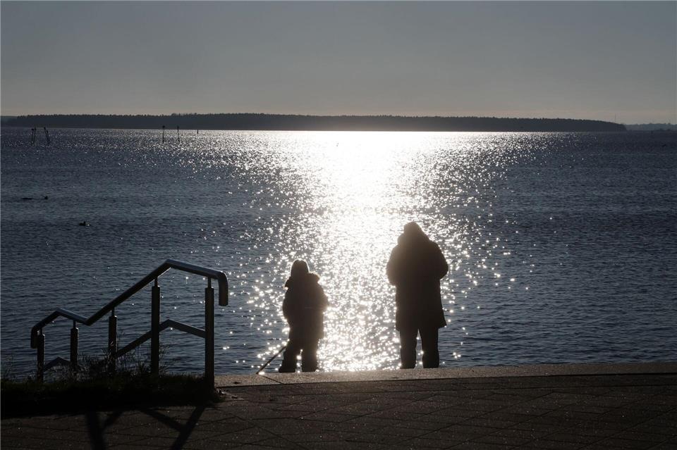 Der erste Weihnachtsfeiertag zeigt sich im Norden mit Sonnenschein. Bernd Wüstneck/dpa