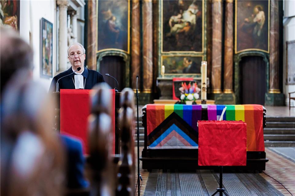 Der evangelische Bischof Christian Stäblein findet tröstliche Worte.Christoph Soeder/dpa