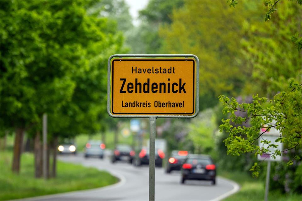 Der evangelische Pfarrer Andreas Domke ruft dazu auf, einen Monat lang auf Predigten zu verzichten. (Archivbild)Soeren Stache/dpa