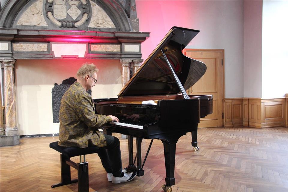 Der finnischer Musike Iiro Rantala war im Rittersaal des Raesfelder Schlosses zu hören.