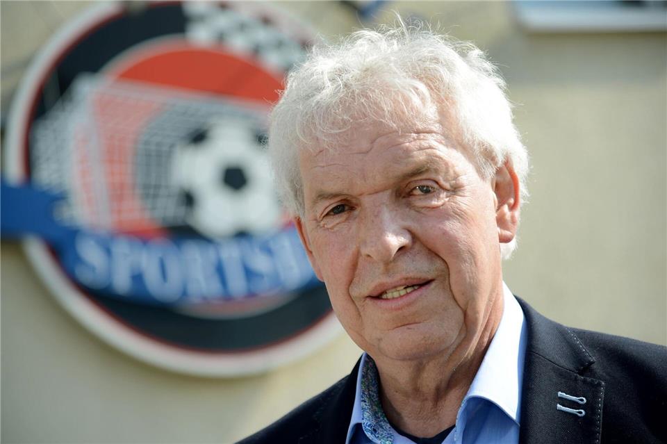 Der frühere Bundesligaspieler und Trainer Klaus Toppmöller freut sich über seinen Sohn Dino und tauscht sich oft mit ihm aus. Harald Tittel/dpa
