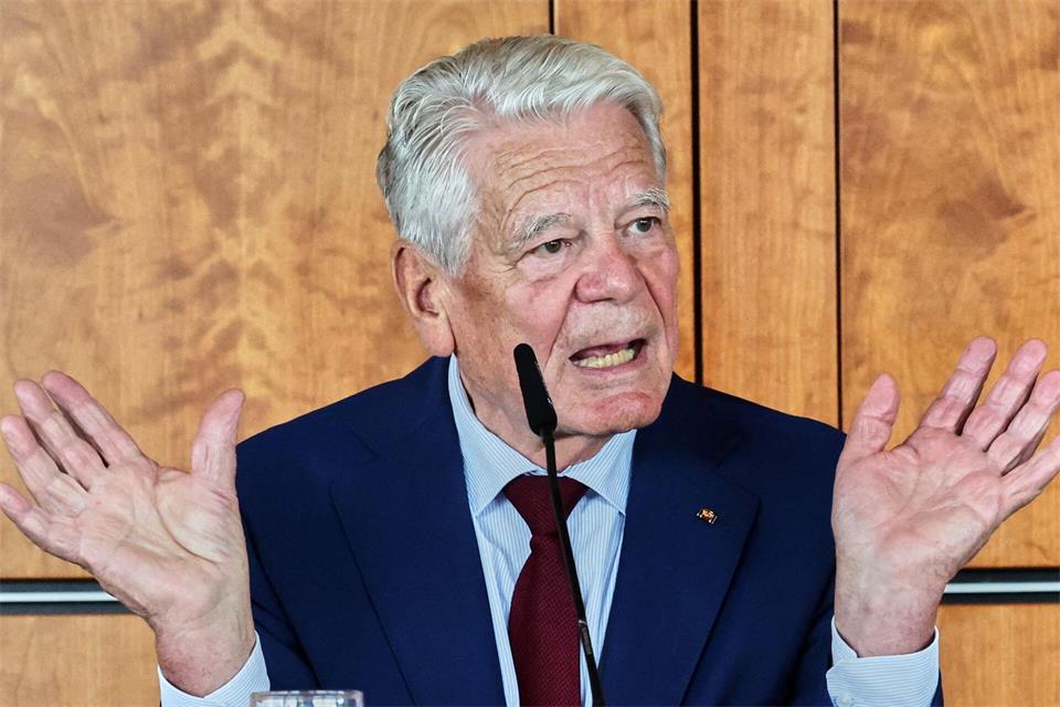 Der frühere Bundespräsident Joachim Gauck sieht eine Spaltung in Ostdeutschland.Bernd Wüstneck/dpa