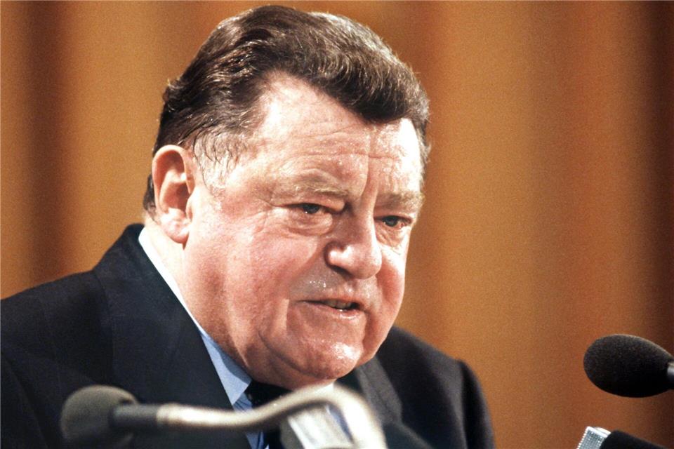 Der frühere CSU-Parteichef und bayerische Ministerpräsident Franz Josef Strauß soll in die Ruhmeshalle Walhalla aufgenommen werden (Archivbild). Frank Mächler/dpa