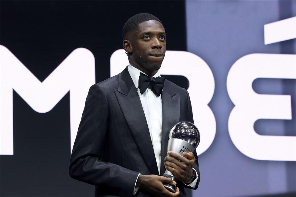 Der frühere Dortmunder wurde in Doha geehrt. Mohamed Farag/FIFA/FIFA via Getty Images/dpa