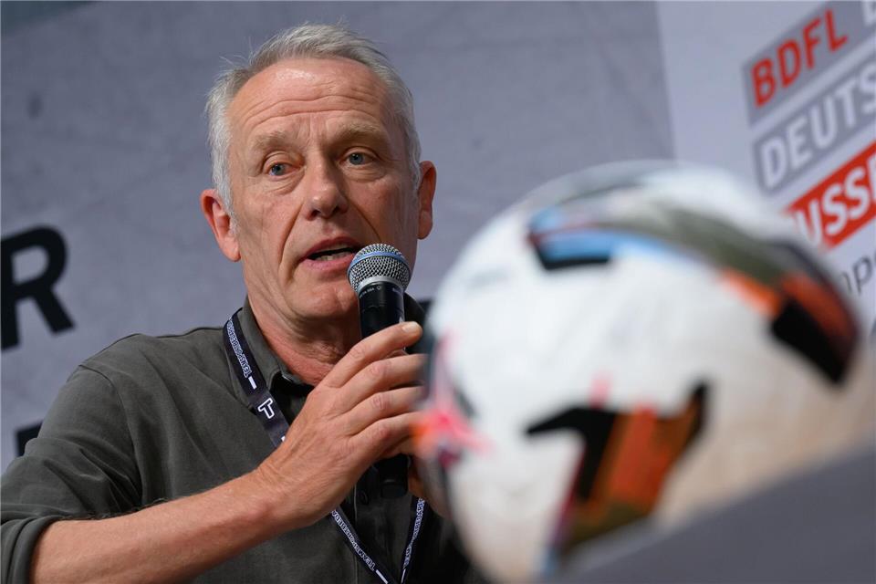 Der frühere Freiburg-Trainer Christian Streich ist am Samstag als TV-Experte im Einsatz. (Archivbild)Hendrik Schmidt/dpa