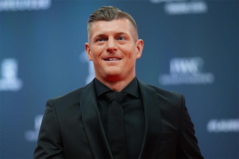 Der frühere Fußball-Weltmeister Toni Kroos hat einem Medienbericht zufolge Interesse an der Teilnahme an einem Trainerlehrgang für ehemalige Profis bekundet. (Archivbild)Manu Fernandez/AP/dpa