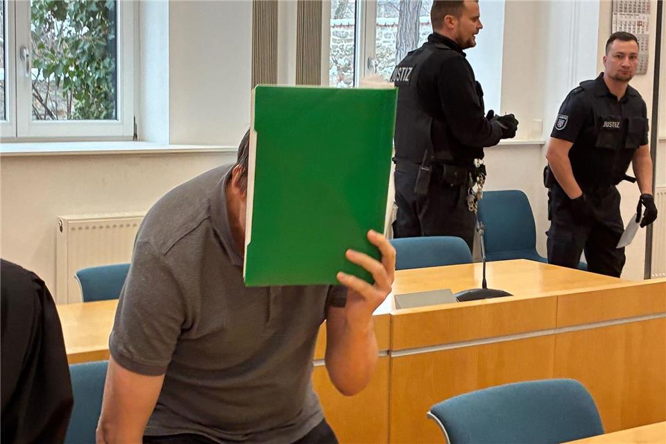 Der frühere Lehrer wurde wegen dutzendfachen Missbrauchs von Schülerinnen zu mehreren Jahren Haft verurteilt. Marie Frech/dpa