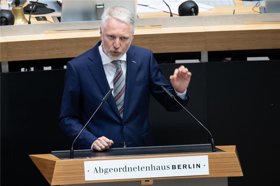 Der frühere Linke-Politiker Sebastian Scheel ist neuer Staatssekretär im sächsischen Wirtschaftsministerium. (Archivbild)Sebastian Christoph Gollnow/dpa