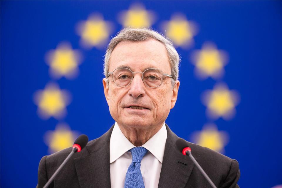 Der frühere Präsident der Europäischen Zentralbank (EZB) und italienische Ministerpräsident Mario Draghi wird mit dem Karlspreis ausgezeichnet. (Archivbild)Philipp von Ditfurth/dpa