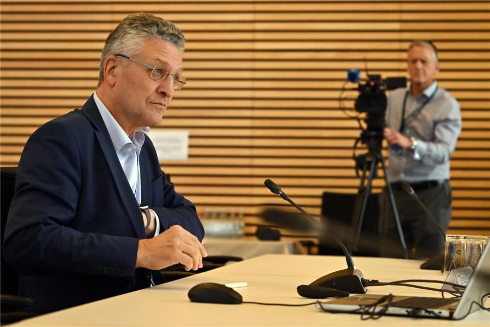 Der frühere Präsident des Robert Koch-Instituts (RKI), Lothar Wieler, stellte sich den Fragen der Abgeordneten im Thüringer Landtag.Martin Schutt/dpa