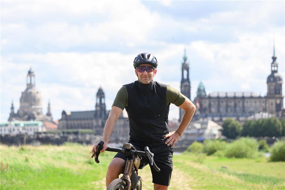 Der frühere Radprofi Markus Weinberg hat seine 7.800 Kilometer lange Radtour durch Europa in Portugal beendet.Robert Michael/dpa