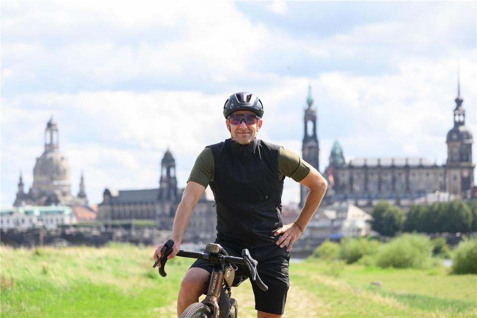 Der frühere Radprofi Markus Weinberg ist zu seiner Radtour durch 14 Länder Europas aufgebrochen.Robert Michael/dpa