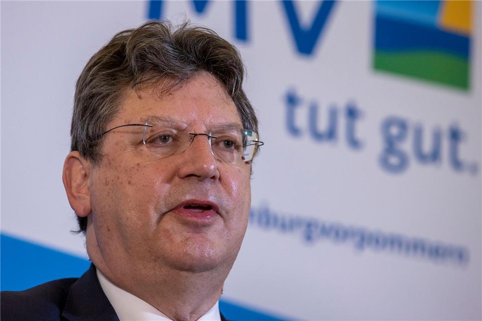 Der frühere Staatskanzleichef, Finanz- und Wirtschaftsminister von MV, Reinhard Meyer, hat als Zeuge im Nord Stream-Untersuchungsausschuss des Landtags ausgesagt. (Archivbild)Jens Büttner/dpa-Zentralbild/dpa