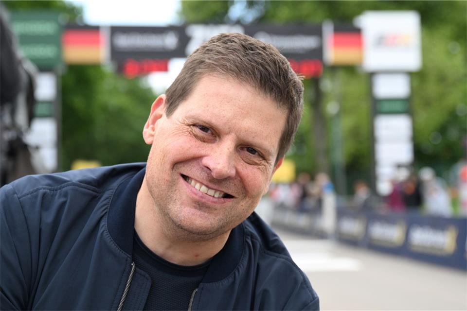 „Fühlt sich einfach gut an“: Ullrich als Tour-Experte im TV Der frühere Tour-de-France-Sieger Jan Ullrich ist bei Eurosport TV-Experte.