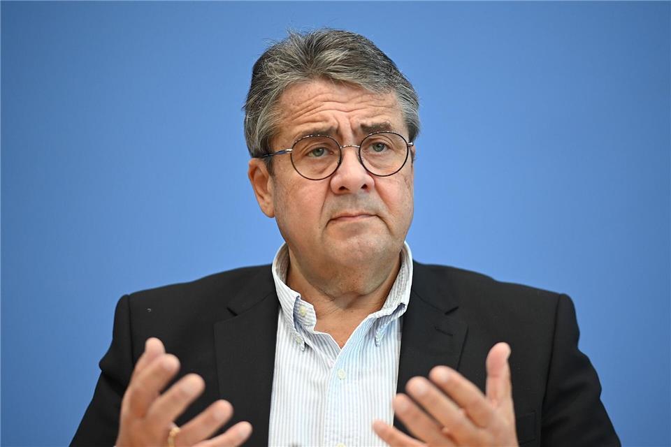Der frühere Vizekanzler Sigmar Gabriel blickt mit Sorge auf die Entwicklung rund um Grönland. (Archivbild) Britta Pedersen/dpa-Zentralbild/dpa